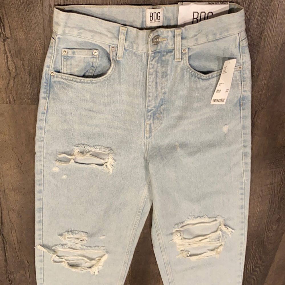 SOLD - BDG - NEW - High-Rise Baggy Jeans - NWT - Light Blue Distressed Size 28 - Picture 3 of 7